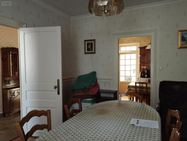 Maison de ville à vendre à Guingamp dans les Côtes-d'Armor (22200), ref : 00410FR   
centre ville