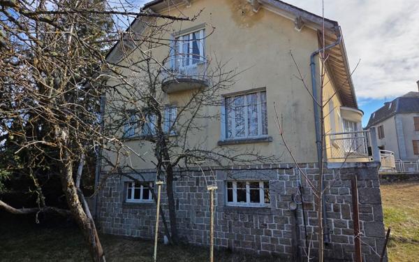 Maison à vendre    4 pièces • 103,11 m2 Aumont-Aubrac