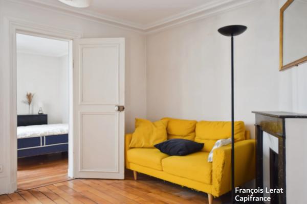 À Vendre (75009 Paris) - Appartement 2 pièces - 33,39 m2 - Haut de la Rue Henry Monnier - 334 900 € honoraires d’agence inclus