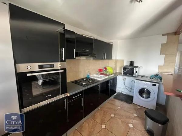 Appartement à louer 2 pièces 46.73m² Saint-André (97440)