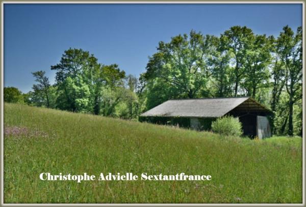 10 Ha de terres en priaires et bois avec bâtiment agricole de 200 M2, changement de destination possible