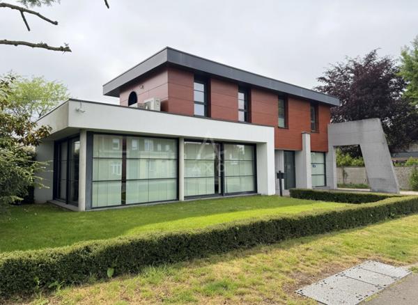 Local commercial + 2 studios - 208 m²