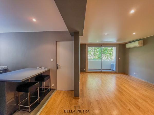 Montpellier (34000) Magnifique T4 rénové par architecte à Port Marianne