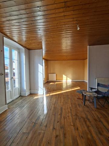 CLERMONT FERRAND - GRAND APPARTEMENT F3 DE CARACTERE - Clermont ferrand