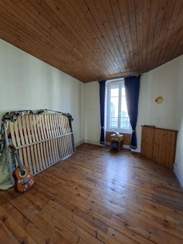 CLERMONT FERRAND - GRAND APPARTEMENT F3 DE CARACTERE - Clermont ferrand