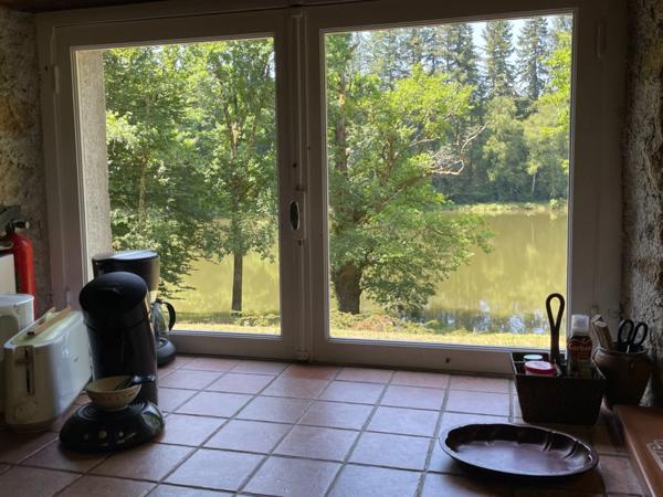Un étang de plus de 2 hectares, une maison simple et vraie, au cœur de 10 hectares de nature préservée SAINT LEONARD DE NOBLAT (87)