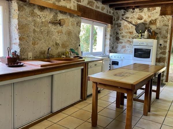 Un étang de plus de 2 hectares, une maison simple et vraie, au cœur de 10 hectares de nature préservée SAINT LEONARD DE NOBLAT (87)