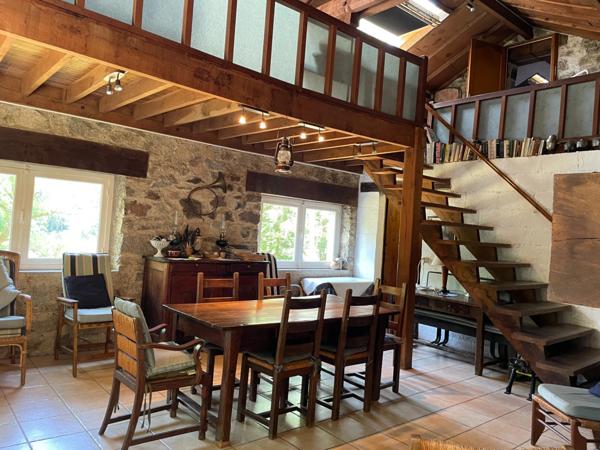 Un étang de plus de 2 hectares, une maison simple et vraie, au cœur de 10 hectares de nature préservée SAINT LEONARD DE NOBLAT (87)