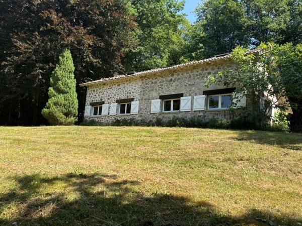 Un étang de plus de 2 hectares, une maison simple et vraie, au cœur de 10 hectares de nature préservée SAINT LEONARD DE NOBLAT (87)