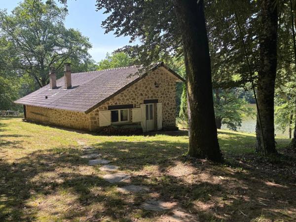 Un étang de plus de 2 hectares, une maison simple et vraie, au cœur de 10 hectares de nature préservée SAINT LEONARD DE NOBLAT (87)