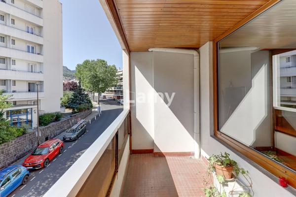 Centre de chamalières, appartement traversant de type 3