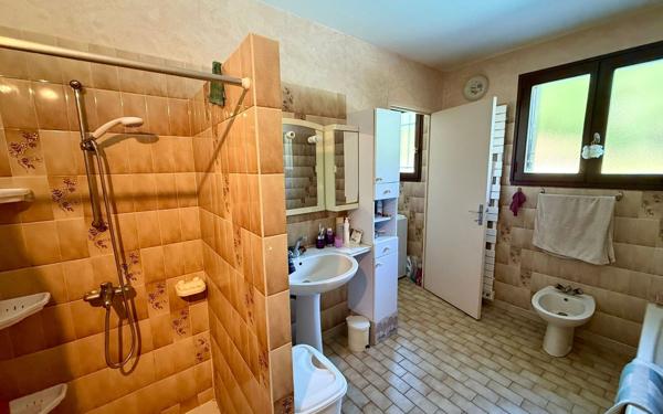 Maison à vendre    4 pièces •  Lablachère