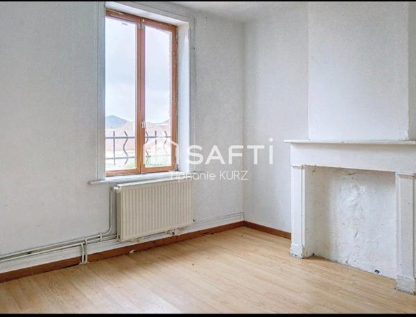 Maison de ville avec cour couverte et jardin