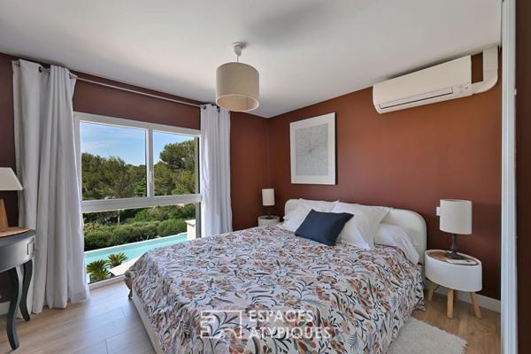 Villa d’exception : luxe, design et piscine à débordement.