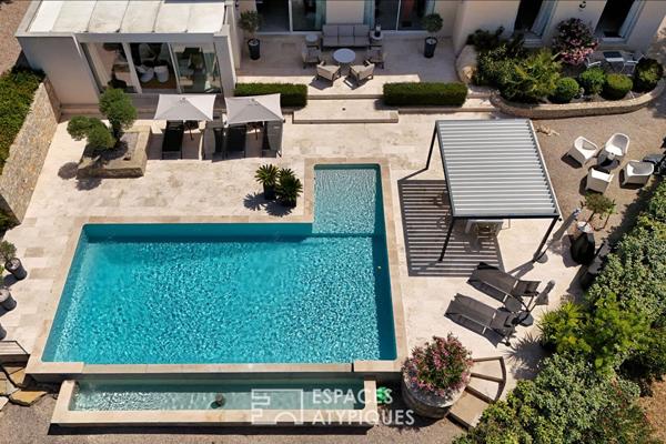 Villa d’exception : luxe, design et piscine à débordement.