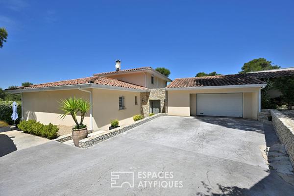 Villa d’exception : luxe, design et piscine à débordement.