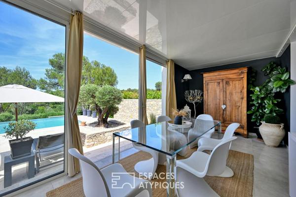 Villa d’exception : luxe, design et piscine à débordement.