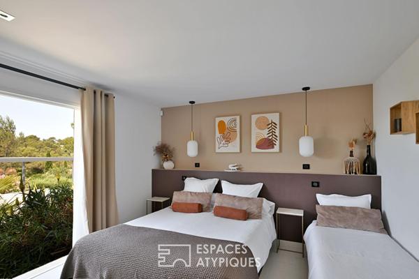 Villa d’exception : luxe, design et piscine à débordement.