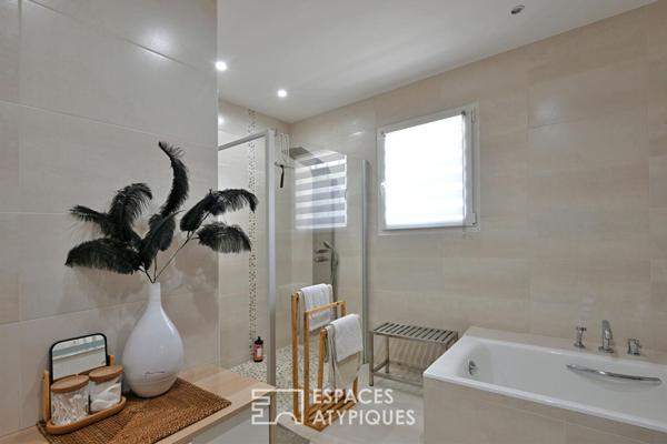 Villa d’exception : luxe, design et piscine à débordement.