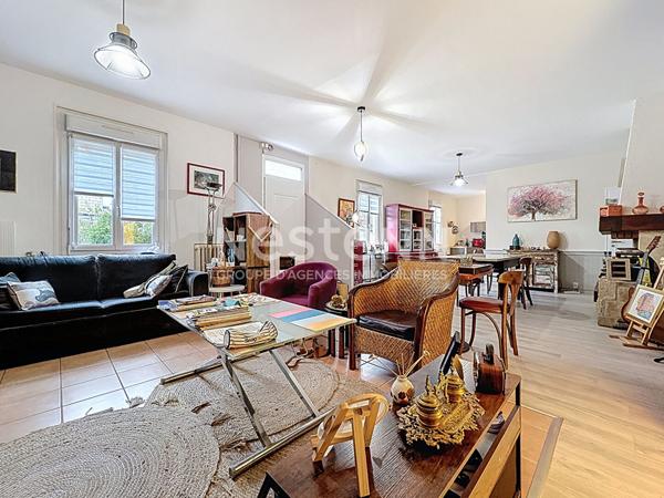 Grande maison de caractère centre bourg avec cour et garage