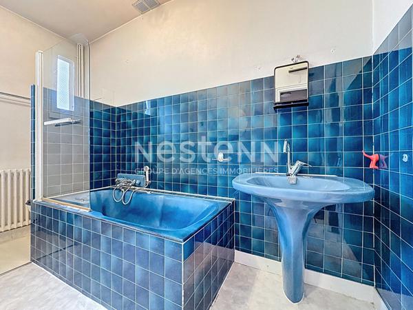 Grande maison de caractère centre bourg avec cour et garage