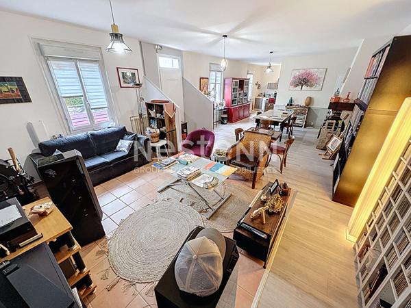 Grande maison de caractère centre bourg avec cour et garage