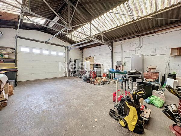 Grande maison de caractère centre bourg avec cour et garage