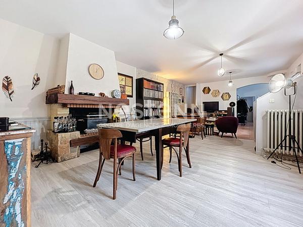 Grande maison de caractère centre bourg avec cour et garage