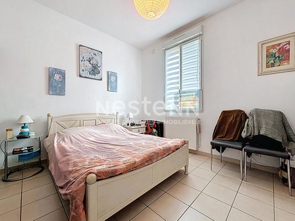 Grande maison de caractère centre bourg avec cour et garage