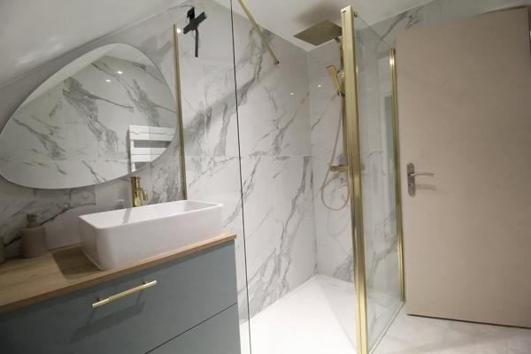 Appartement
         3 pièces
        - 50 m² 160 920 € *