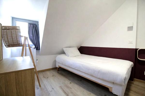 Appartement
         3 pièces
        - 50 m² 160 920 € *