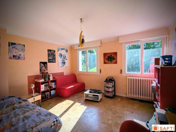 Maison 196m², 5 chambres, terrain 1067m² + annexes