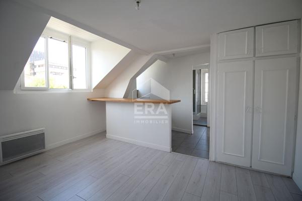 MELUN GARE - CHARMANT F3 EN DERNIER ETAGE