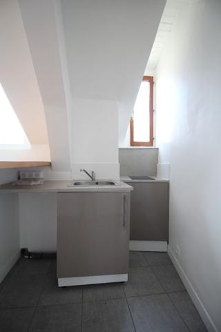 MELUN GARE - CHARMANT F3 EN DERNIER ETAGE