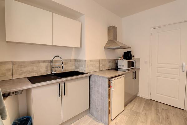 À LOUER - EN EXCLUSIVITÉ À LORGUES - STUDIO 20m2 + CELLIER/BUANDERIE 5m2