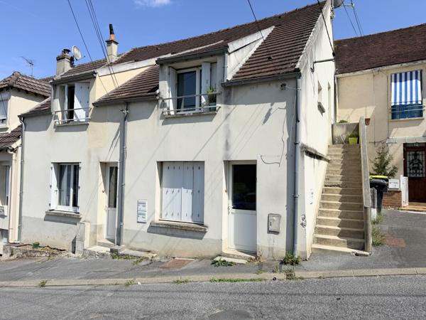 Immeuble comprenant trois logements.