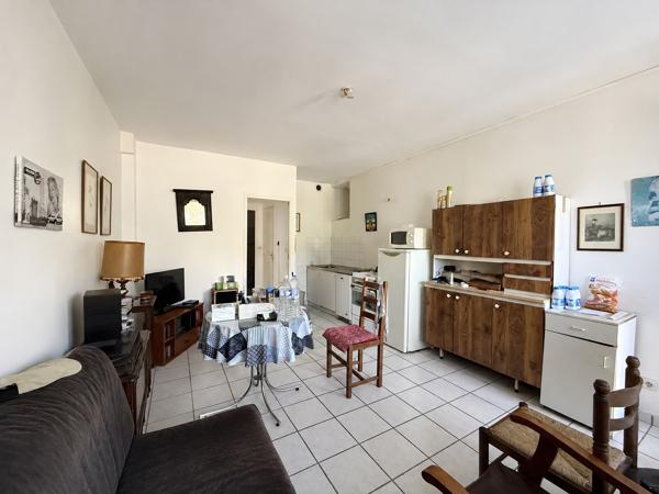 Immeuble comprenant trois logements.