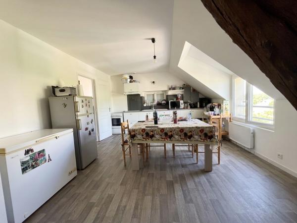 Immeuble comprenant trois logements.