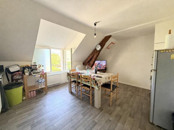 Immeuble comprenant trois logements.