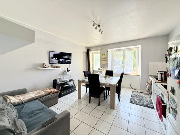 Immeuble comprenant trois logements.