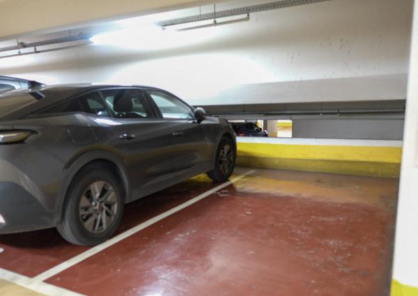 Place de parking sécurisée de 12 m² – Centre Commercial Italie 2 (Paris 13e)