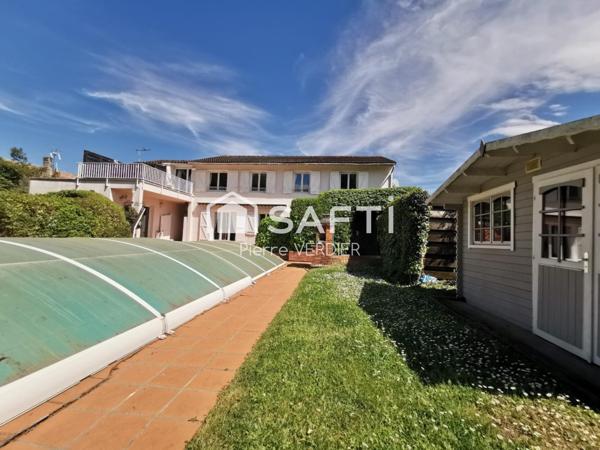 Grande maison composée de deux logements, garage, piscine