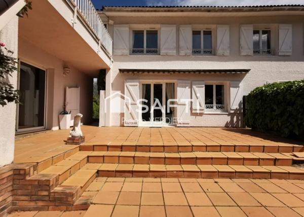 Grande maison composée de deux logements, garage, piscine