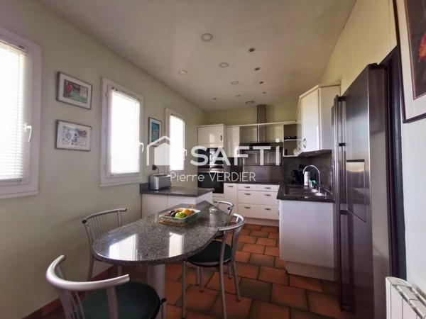 Grande maison composée de deux logements, garage, piscine