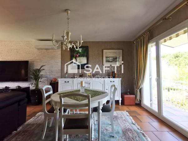 Grande maison composée de deux logements, garage, piscine