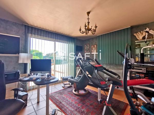 Grande maison composée de deux logements, garage, piscine