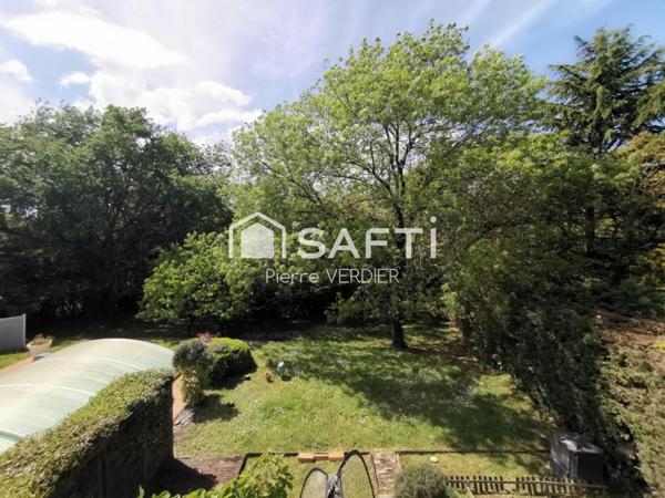 Grande maison composée de deux logements, garage, piscine