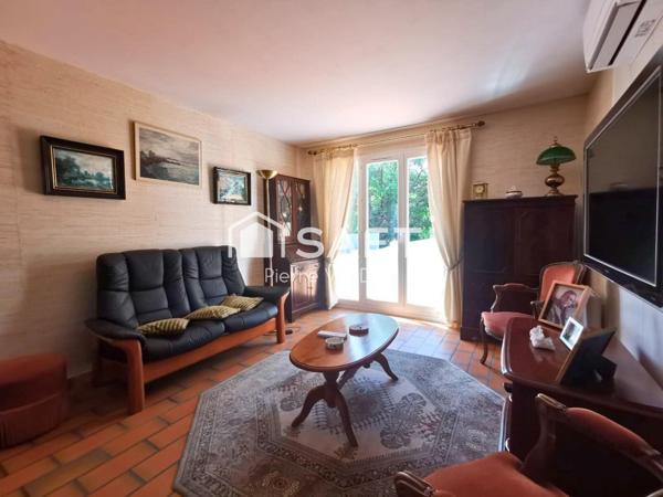 Grande maison composée de deux logements, garage, piscine