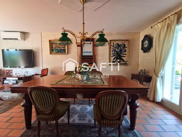 Grande maison composée de deux logements, garage, piscine