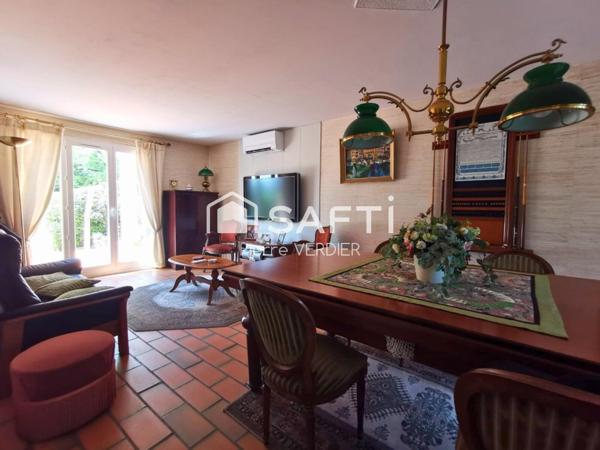 Grande maison composée de deux logements, garage, piscine